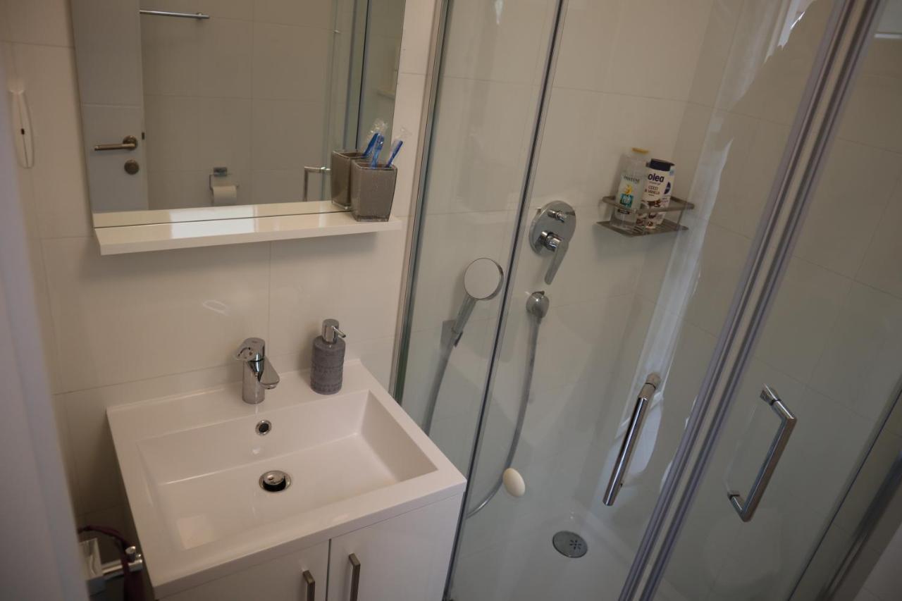 Apartments Iva Und Franka โอมิช ภายนอก รูปภาพ